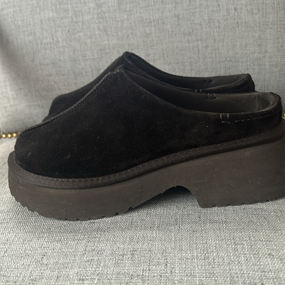Project cloud clogs—never worn - Picture 3 of 4